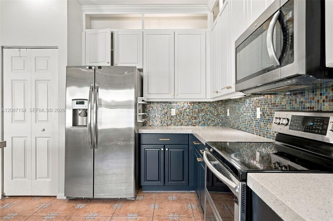 For Rent: $4,900 (5 beds, 3 baths, 2637 Square Feet)
