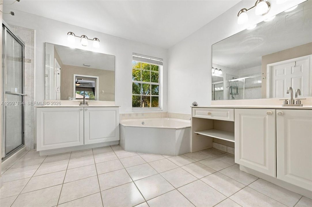 For Rent: $4,900 (5 beds, 3 baths, 2637 Square Feet)