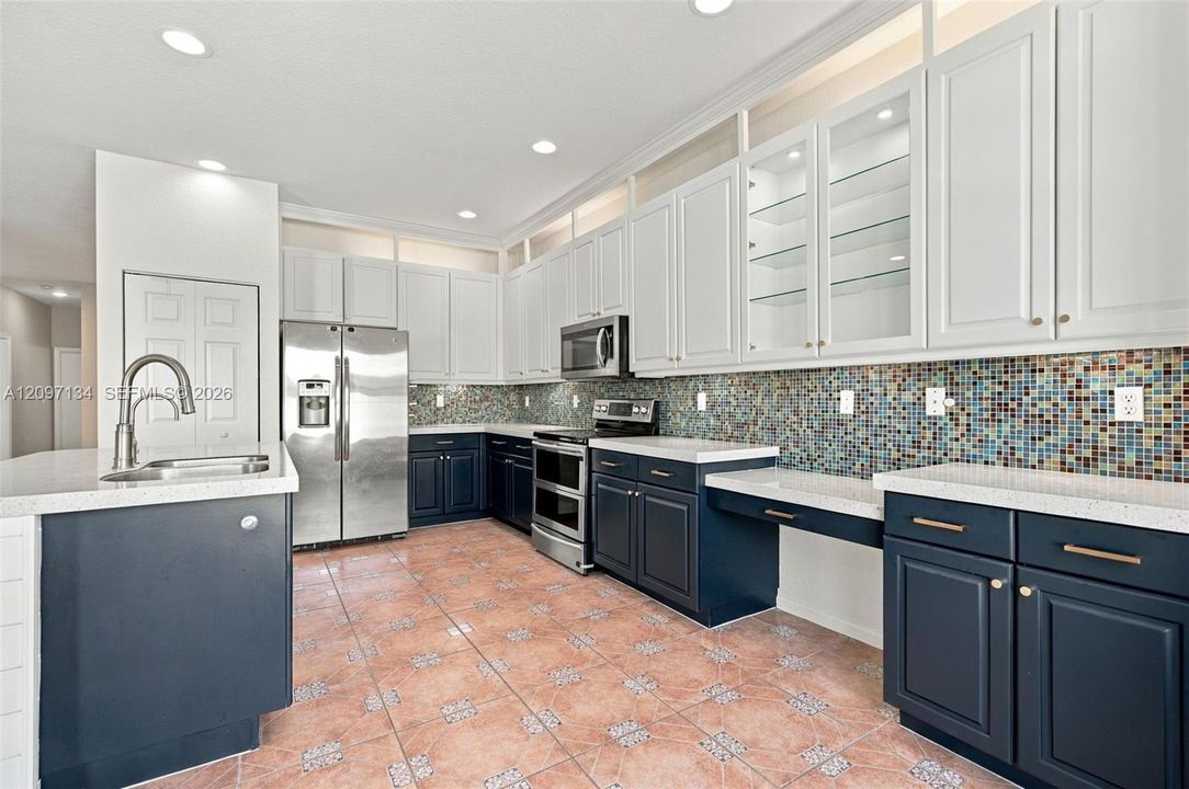 For Rent: $4,900 (5 beds, 3 baths, 2637 Square Feet)