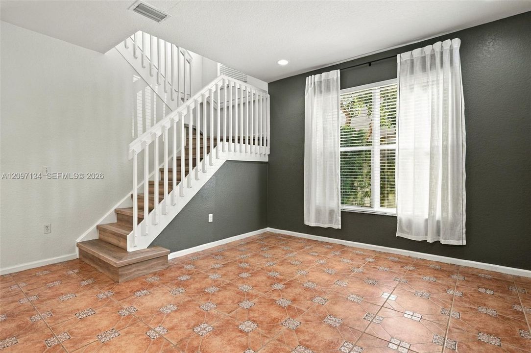 For Rent: $4,900 (5 beds, 3 baths, 2637 Square Feet)