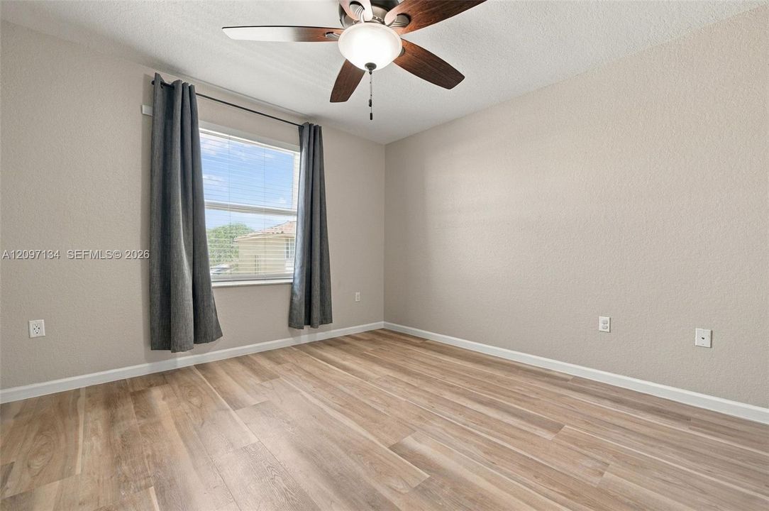 For Rent: $4,900 (5 beds, 3 baths, 2637 Square Feet)