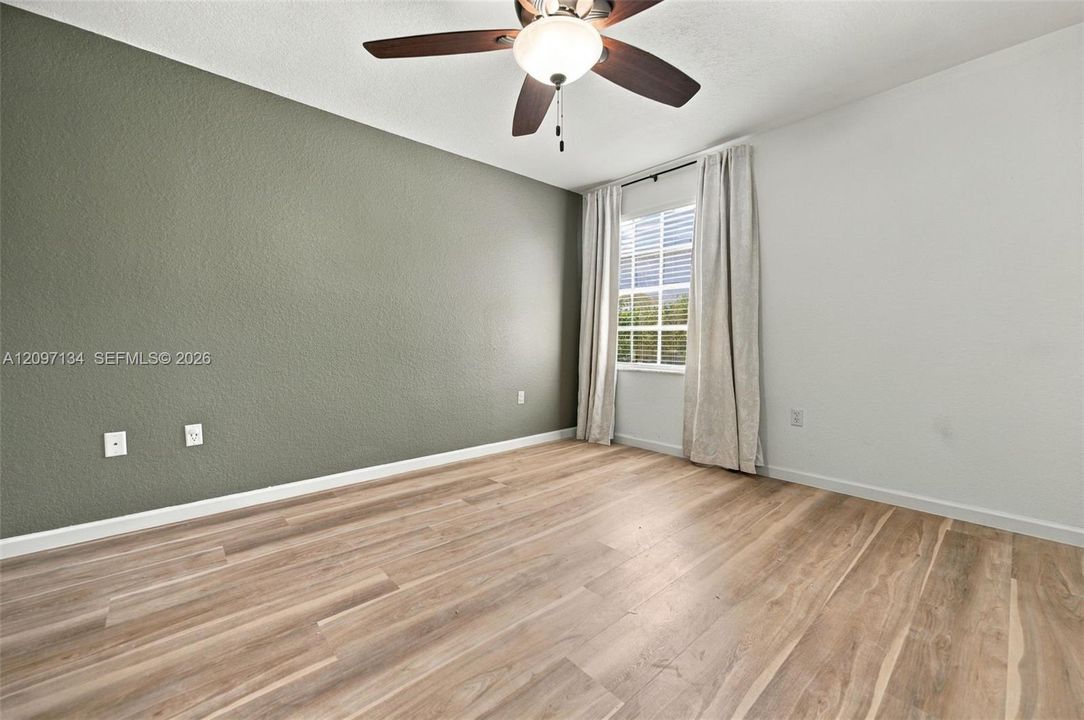 For Rent: $4,900 (5 beds, 3 baths, 2637 Square Feet)