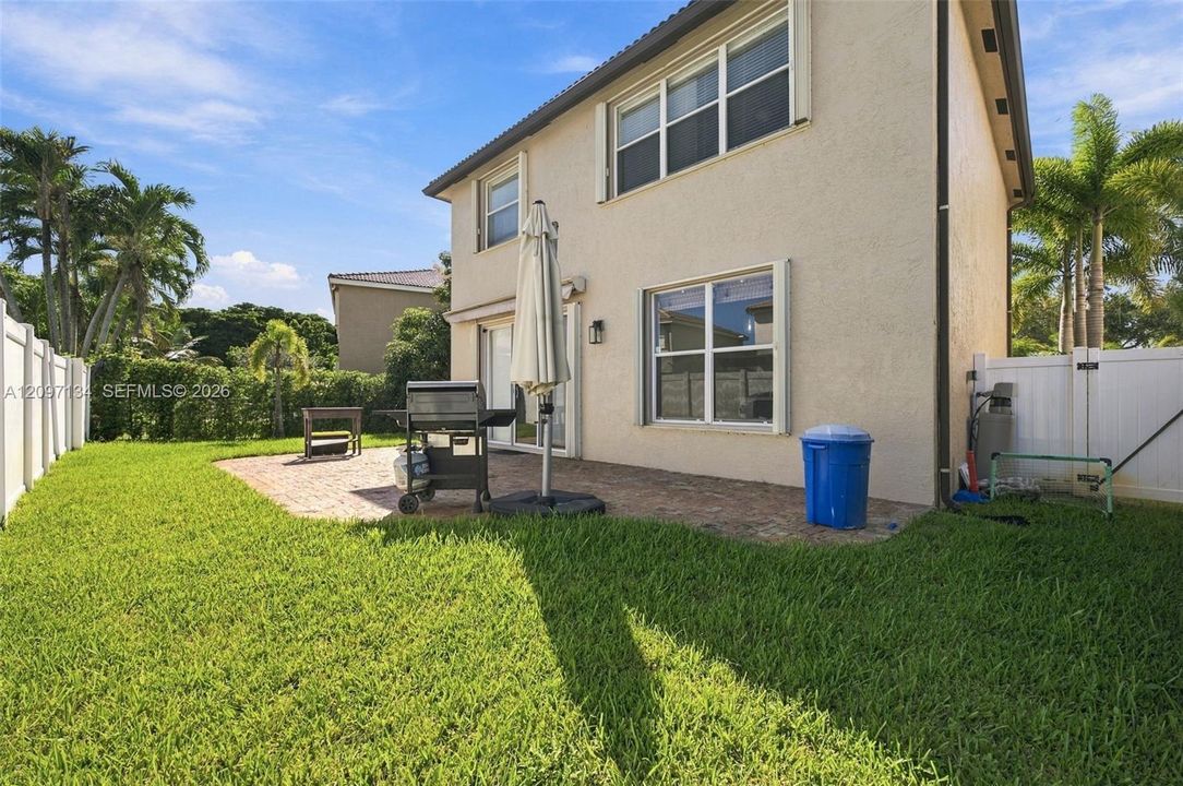 For Rent: $4,900 (5 beds, 3 baths, 2637 Square Feet)