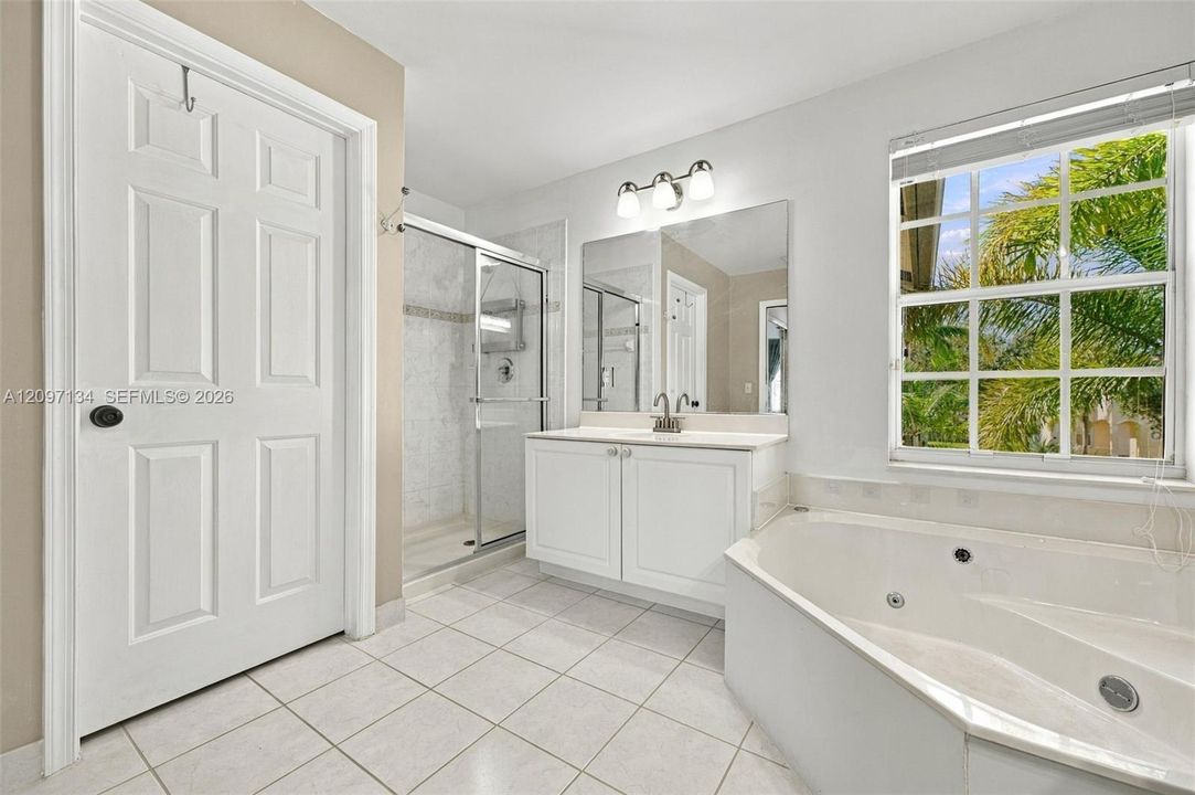 For Rent: $4,900 (5 beds, 3 baths, 2637 Square Feet)