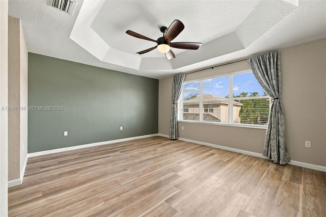 For Rent: $4,900 (5 beds, 3 baths, 2637 Square Feet)