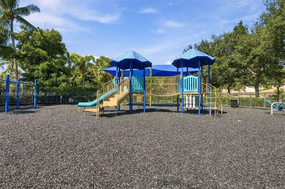 For Rent: $4,900 (5 beds, 3 baths, 2637 Square Feet)