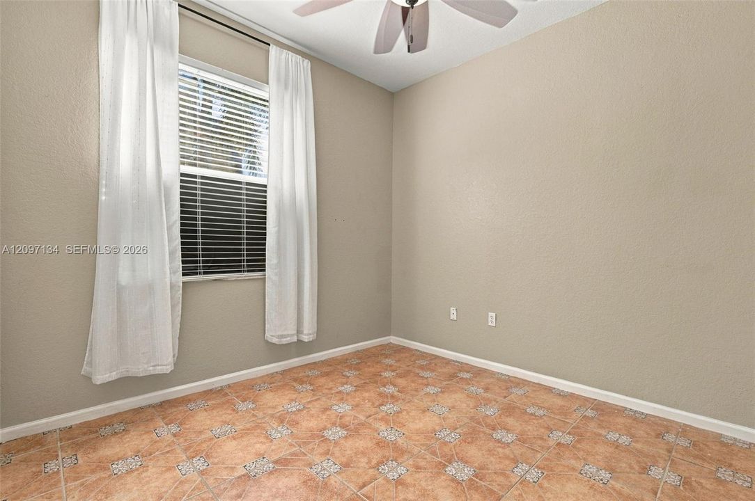 For Rent: $4,900 (5 beds, 3 baths, 2637 Square Feet)