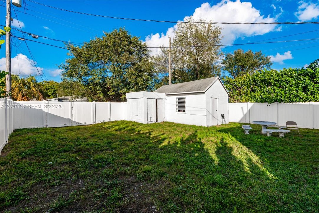 En Venta: $499,900 (3 camas, 2 baños, 1561 Pies cuadrados)