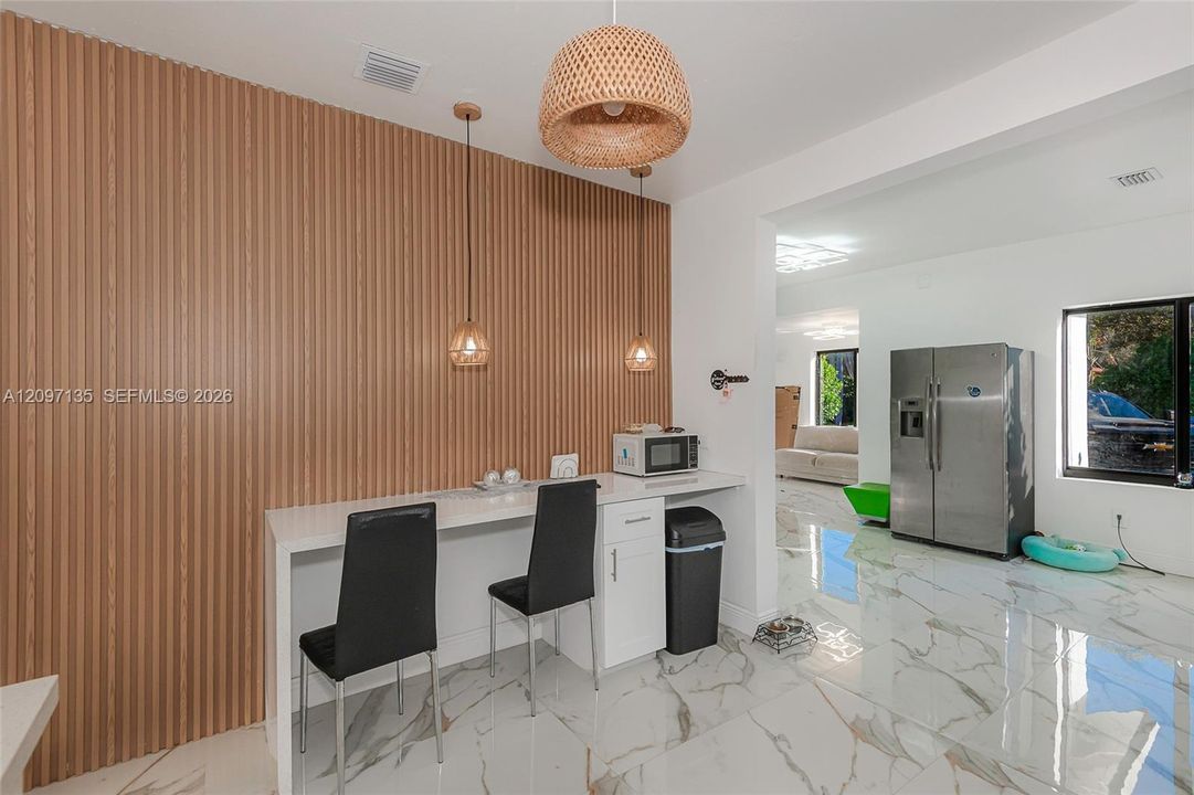 En Venta: $499,900 (3 camas, 2 baños, 1561 Pies cuadrados)