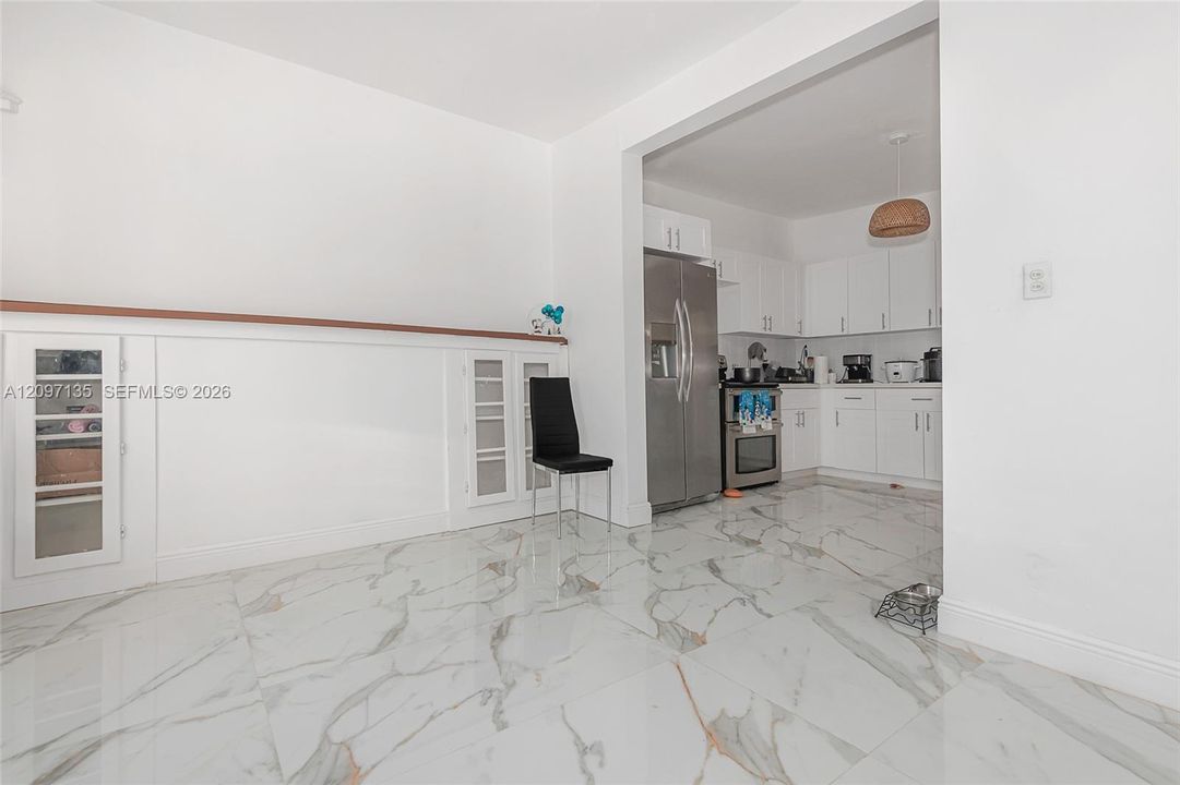 En Venta: $499,900 (3 camas, 2 baños, 1561 Pies cuadrados)