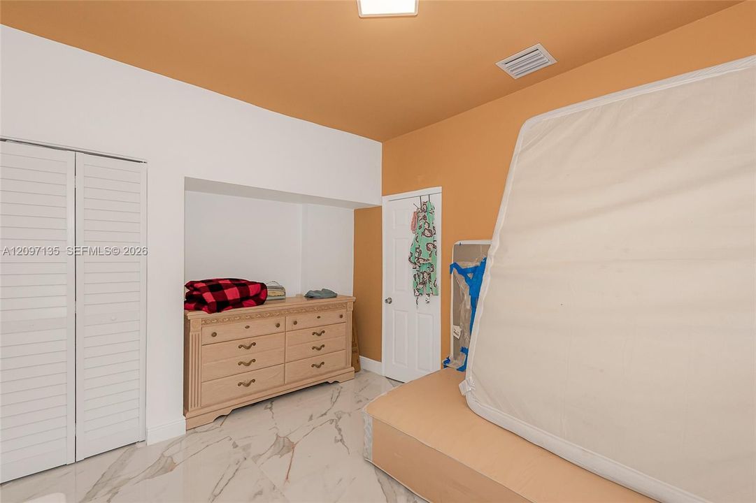 En Venta: $499,900 (3 camas, 2 baños, 1561 Pies cuadrados)