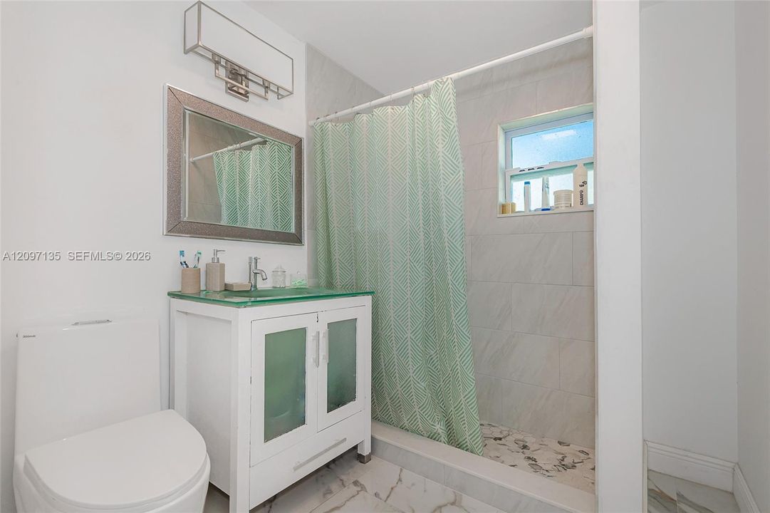 En Venta: $499,900 (3 camas, 2 baños, 1561 Pies cuadrados)