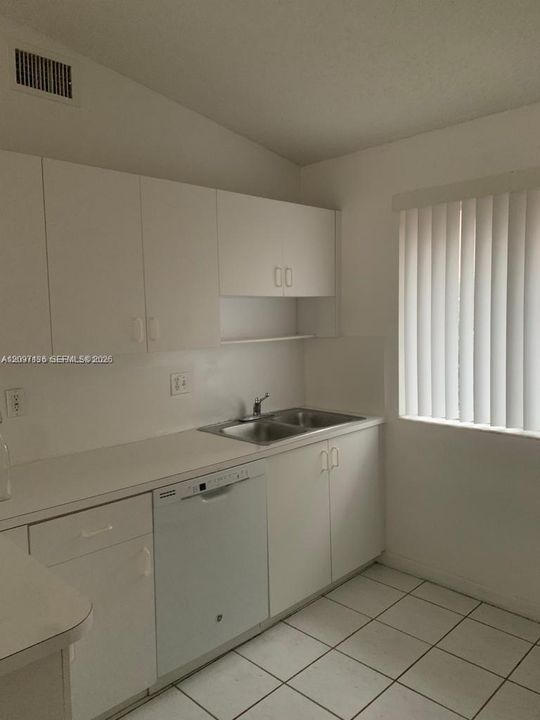 For Rent: $2,250 (2 beds, 2 baths, 857 Square Feet)