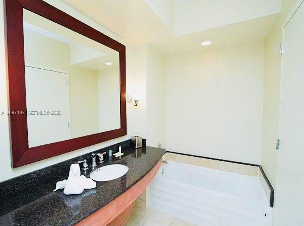 En Venta: $225,000 (0 camas, 1 baños, 551 Pies cuadrados)