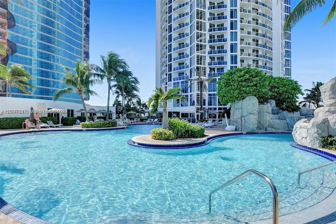 En Venta: $225,000 (0 camas, 1 baños, 551 Pies cuadrados)
