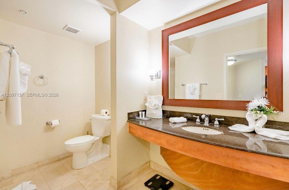 En Venta: $225,000 (0 camas, 1 baños, 551 Pies cuadrados)