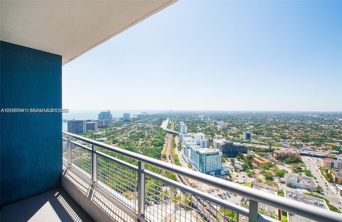 For Sale: $625,000 (2 beds, 2 baths, 1148 Square Feet)