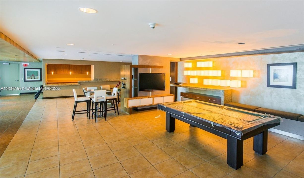 For Sale: $625,000 (2 beds, 2 baths, 1148 Square Feet)