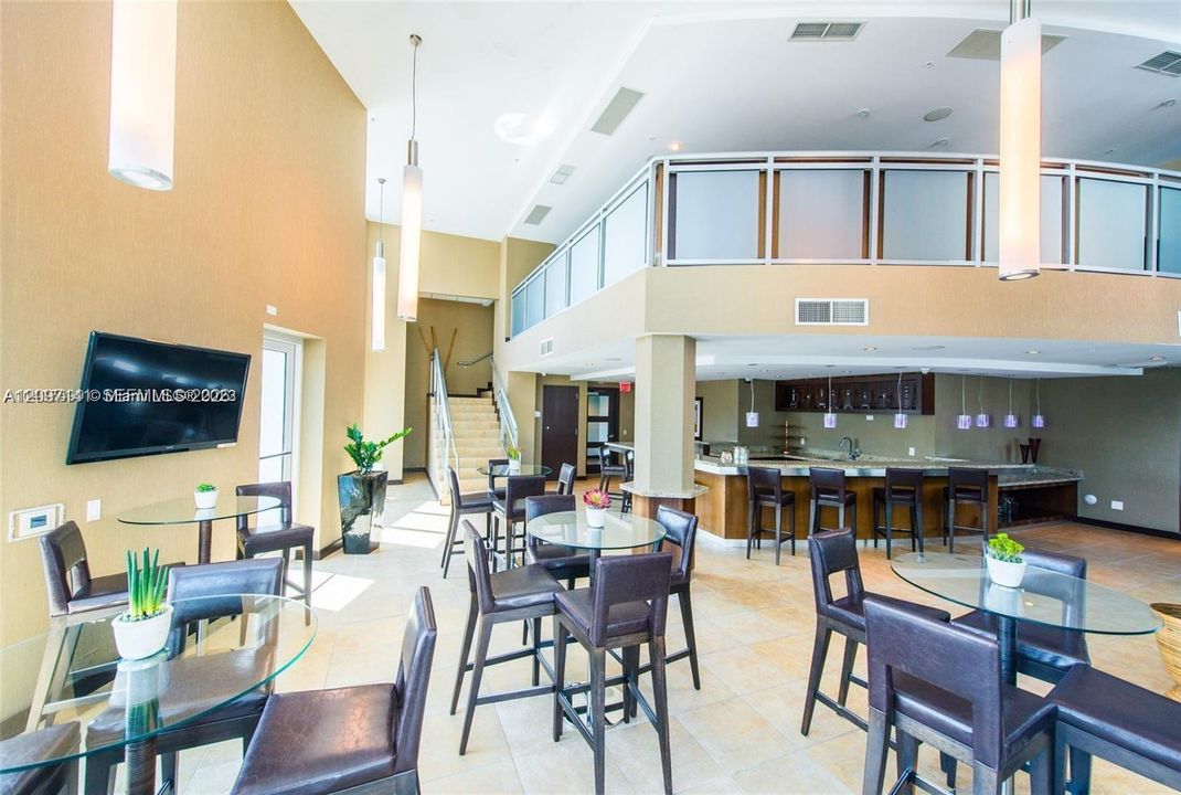 For Sale: $625,000 (2 beds, 2 baths, 1148 Square Feet)