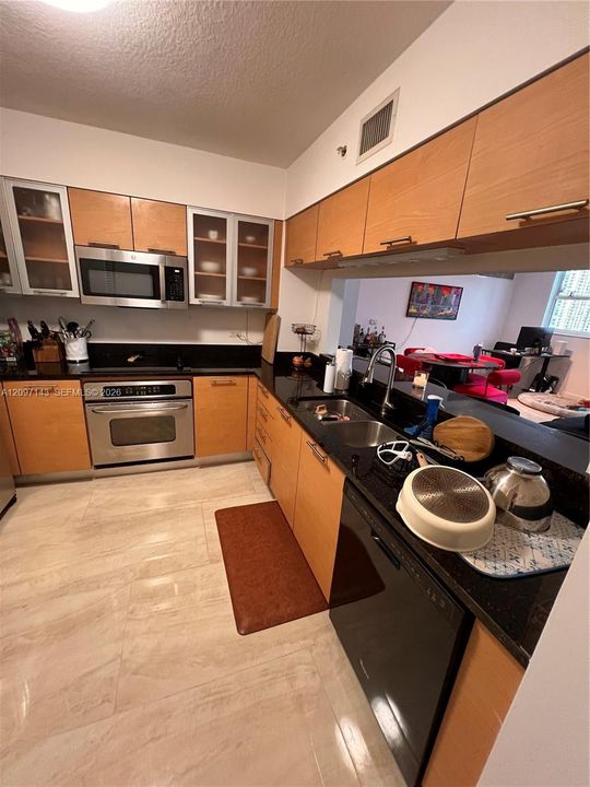 For Sale: $675,000 (2 beds, 2 baths, 1117 Square Feet)