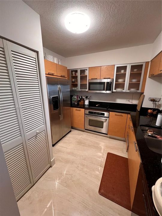 For Sale: $675,000 (2 beds, 2 baths, 1117 Square Feet)