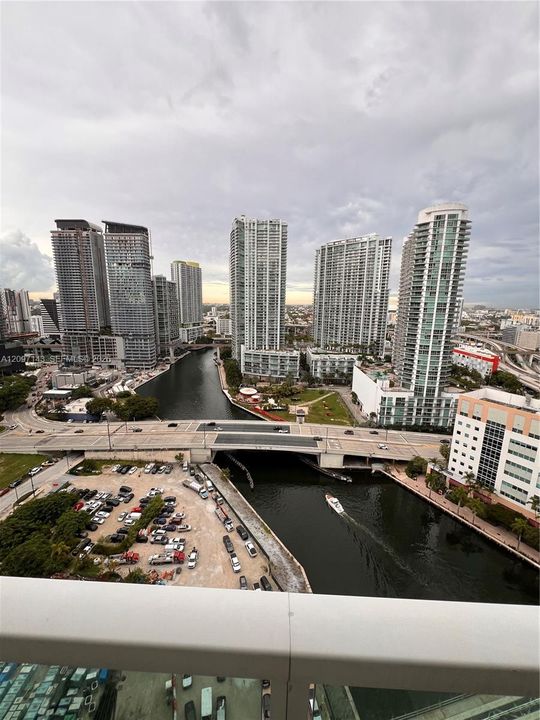 For Sale: $675,000 (2 beds, 2 baths, 1117 Square Feet)