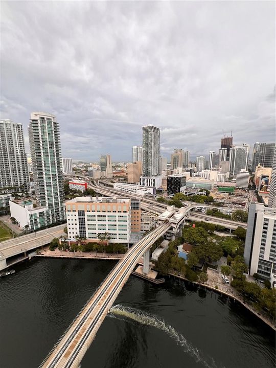 For Sale: $675,000 (2 beds, 2 baths, 1117 Square Feet)