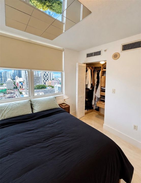 For Sale: $675,000 (2 beds, 2 baths, 1117 Square Feet)