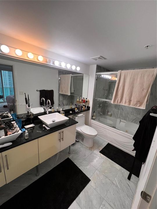 For Sale: $675,000 (2 beds, 2 baths, 1117 Square Feet)