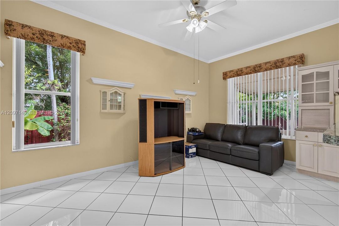 For Sale: $649,900 (4 beds, 2 baths, 1834 Square Feet)