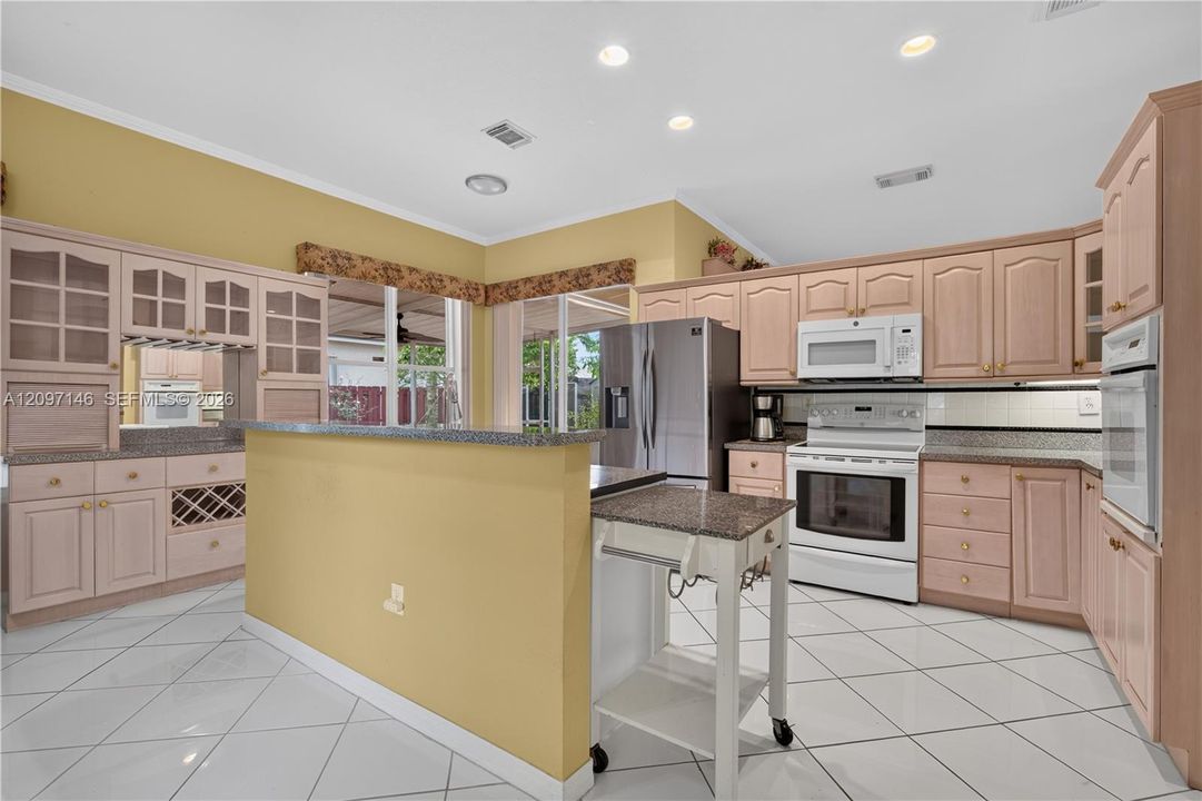 For Sale: $649,900 (4 beds, 2 baths, 1834 Square Feet)