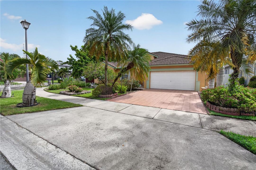 For Sale: $649,900 (4 beds, 2 baths, 1834 Square Feet)