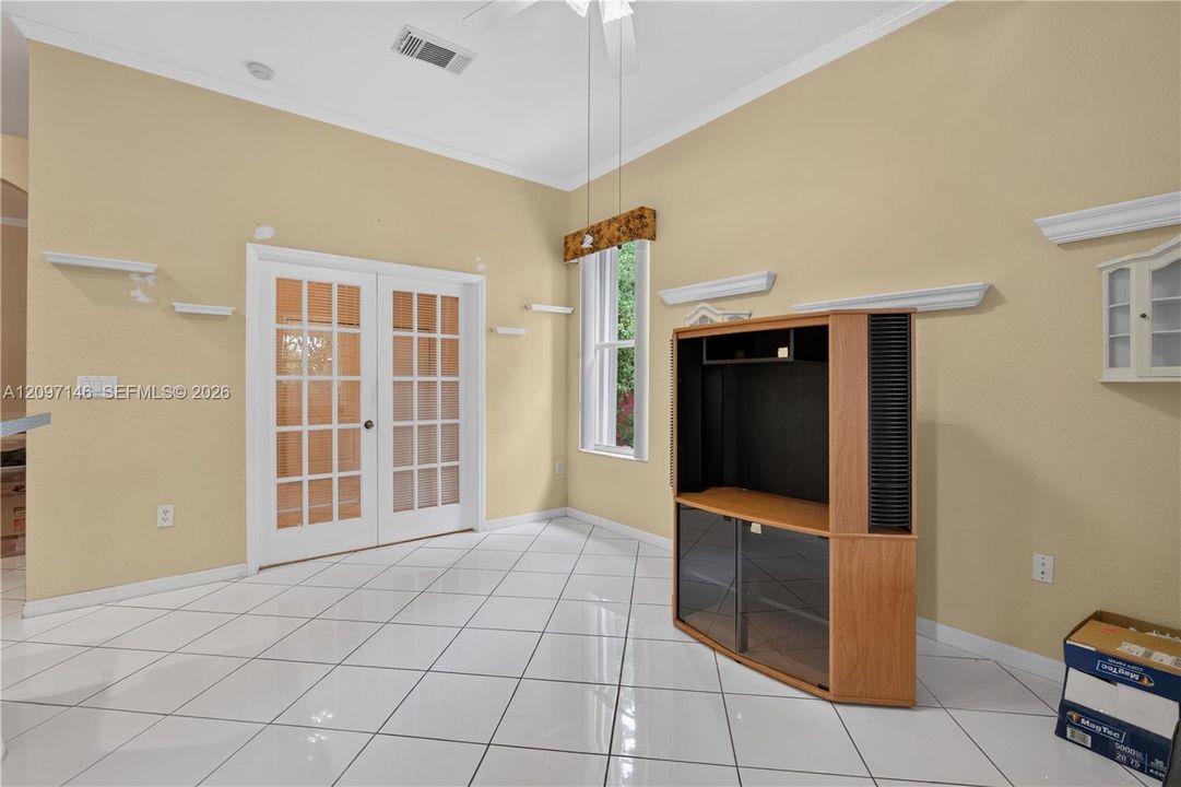 For Sale: $649,900 (4 beds, 2 baths, 1834 Square Feet)