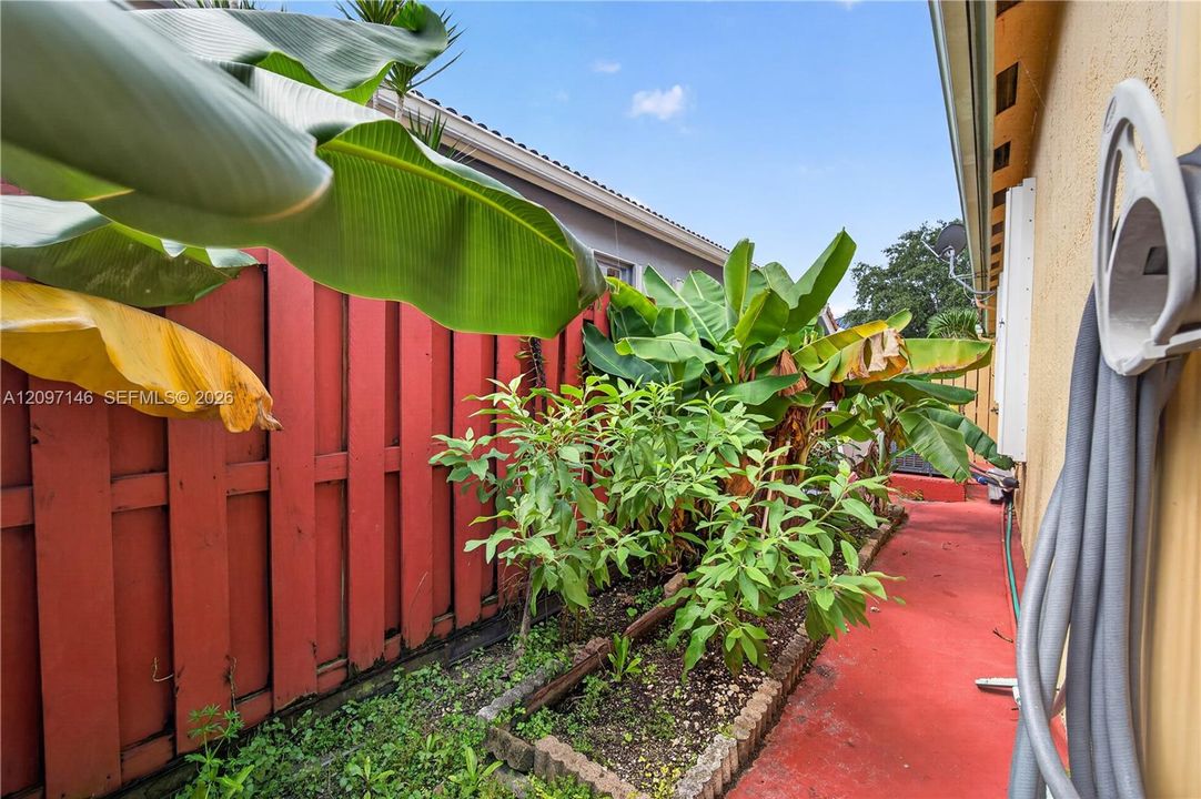 For Sale: $649,900 (4 beds, 2 baths, 1834 Square Feet)