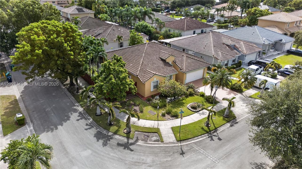 For Sale: $649,900 (4 beds, 2 baths, 1834 Square Feet)