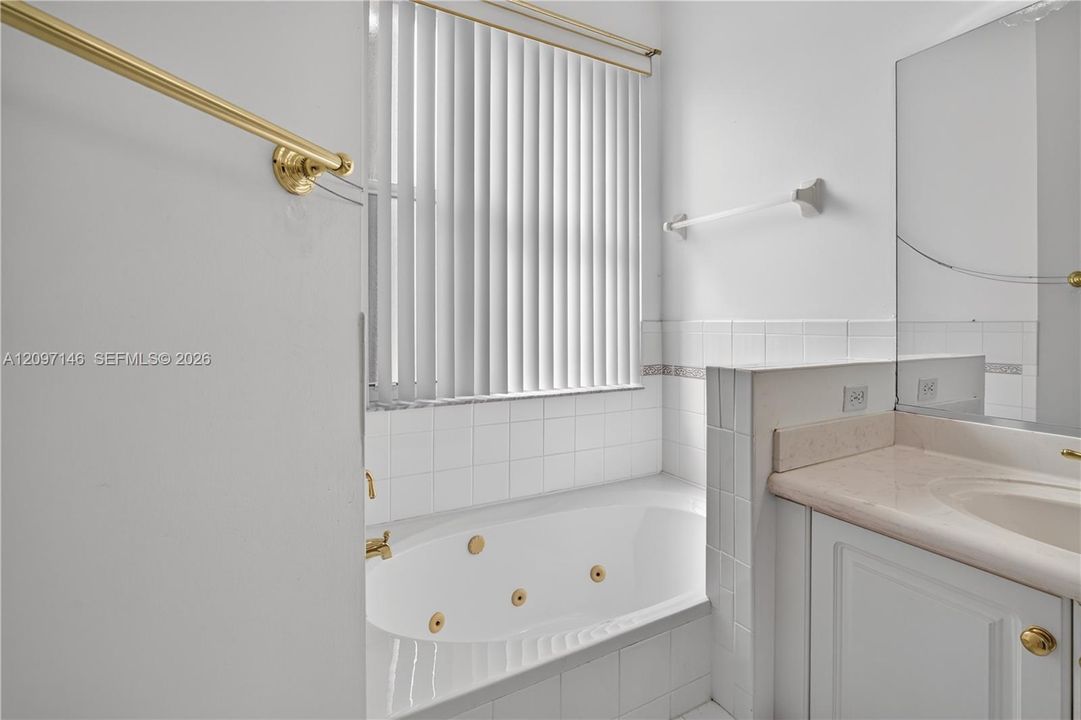 For Sale: $649,900 (4 beds, 2 baths, 1834 Square Feet)