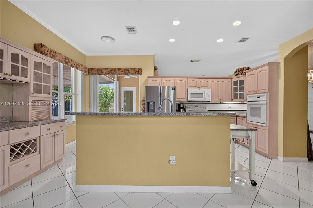 For Sale: $649,900 (4 beds, 2 baths, 1834 Square Feet)