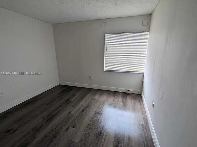 For Sale: $195,000 (1 beds, 1 baths, 614 Square Feet)