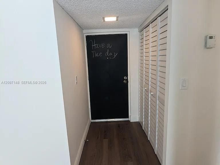 For Sale: $195,000 (1 beds, 1 baths, 614 Square Feet)