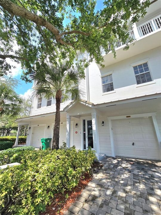 For Rent: $2,900 (2 beds, 2 baths, 1682 Square Feet)
