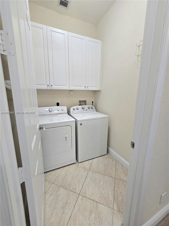 For Rent: $2,900 (2 beds, 2 baths, 1682 Square Feet)
