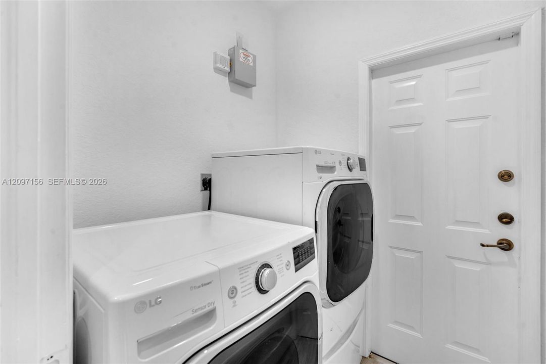 For Rent: $6,000 (4 beds, 3 baths, 2471 Square Feet)