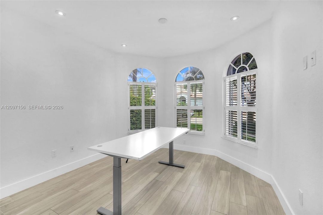 For Rent: $6,000 (4 beds, 3 baths, 2471 Square Feet)