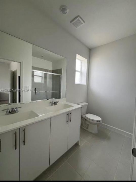 En Renta: $2,800 (4 camas, 3 baños, 1633 Pies cuadrados)