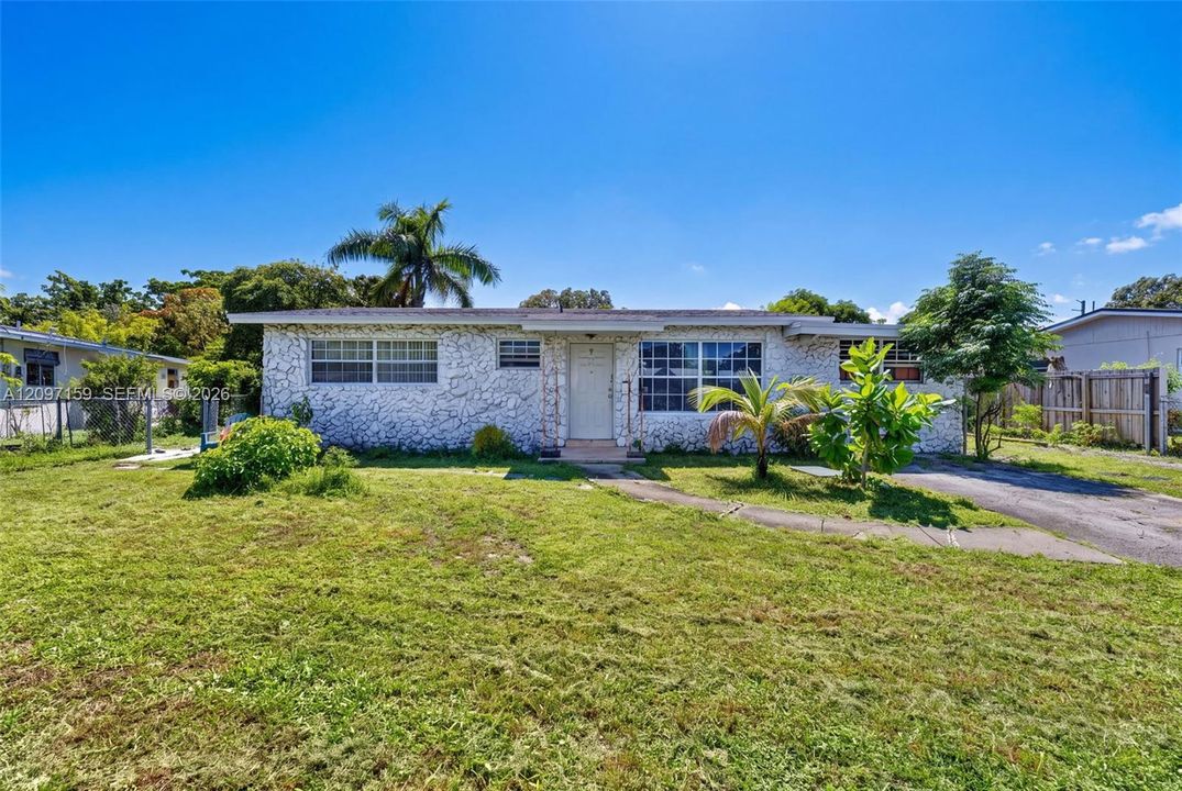 For Sale: $400,000 (3 beds, 2 baths, 1267 Square Feet)
