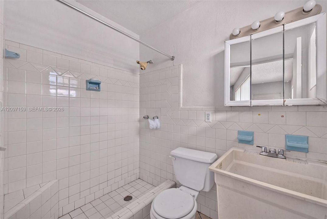 For Sale: $400,000 (3 beds, 2 baths, 1267 Square Feet)