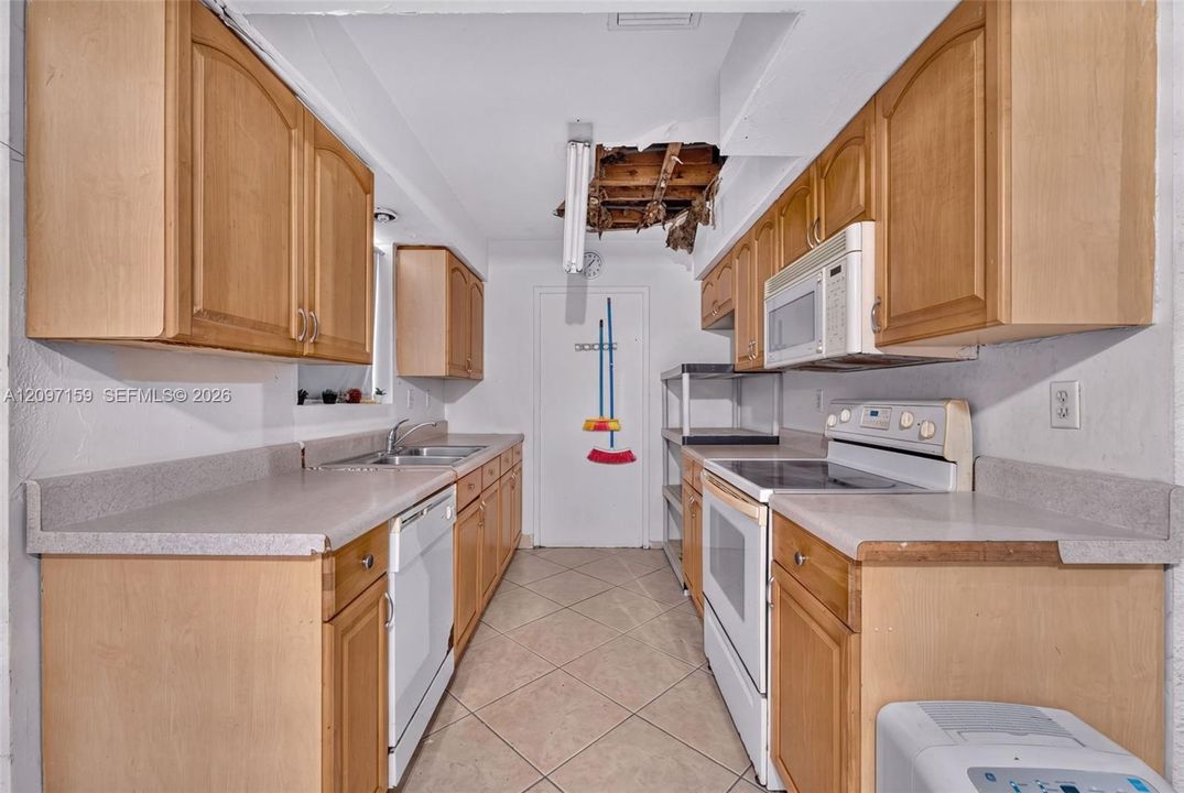 For Sale: $400,000 (3 beds, 2 baths, 1267 Square Feet)