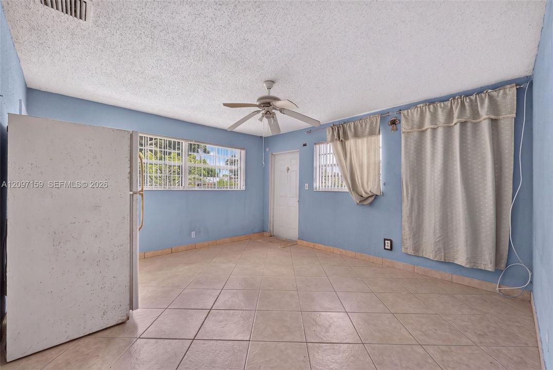 For Sale: $400,000 (3 beds, 2 baths, 1267 Square Feet)
