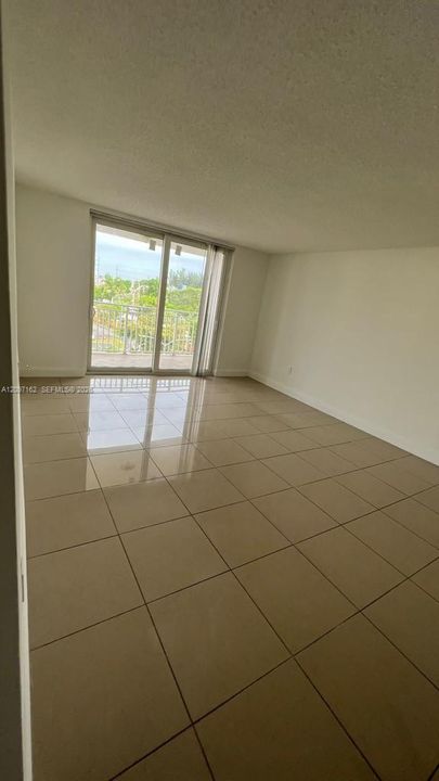 For Sale: $244,900 (2 beds, 2 baths, 980 Square Feet)