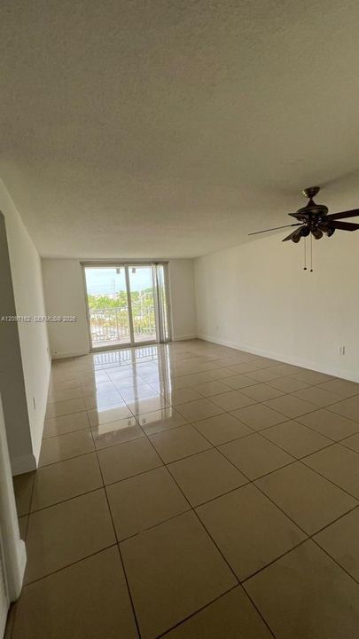 For Sale: $244,900 (2 beds, 2 baths, 980 Square Feet)
